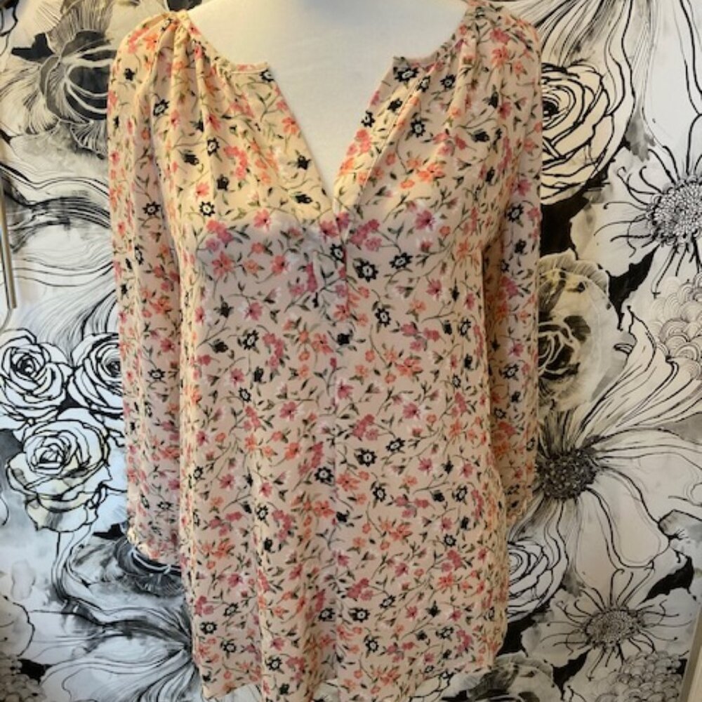 VIOLET & CLAIRE Women's Top Blouse Peach Floral Long Sleeved MEDIUM